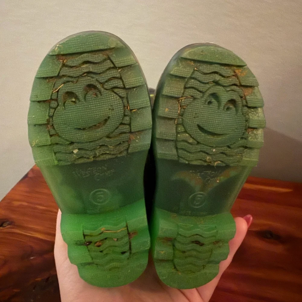 Western Chief Dinosaur Rain Boots with Light Up Heels - Toddler size 5